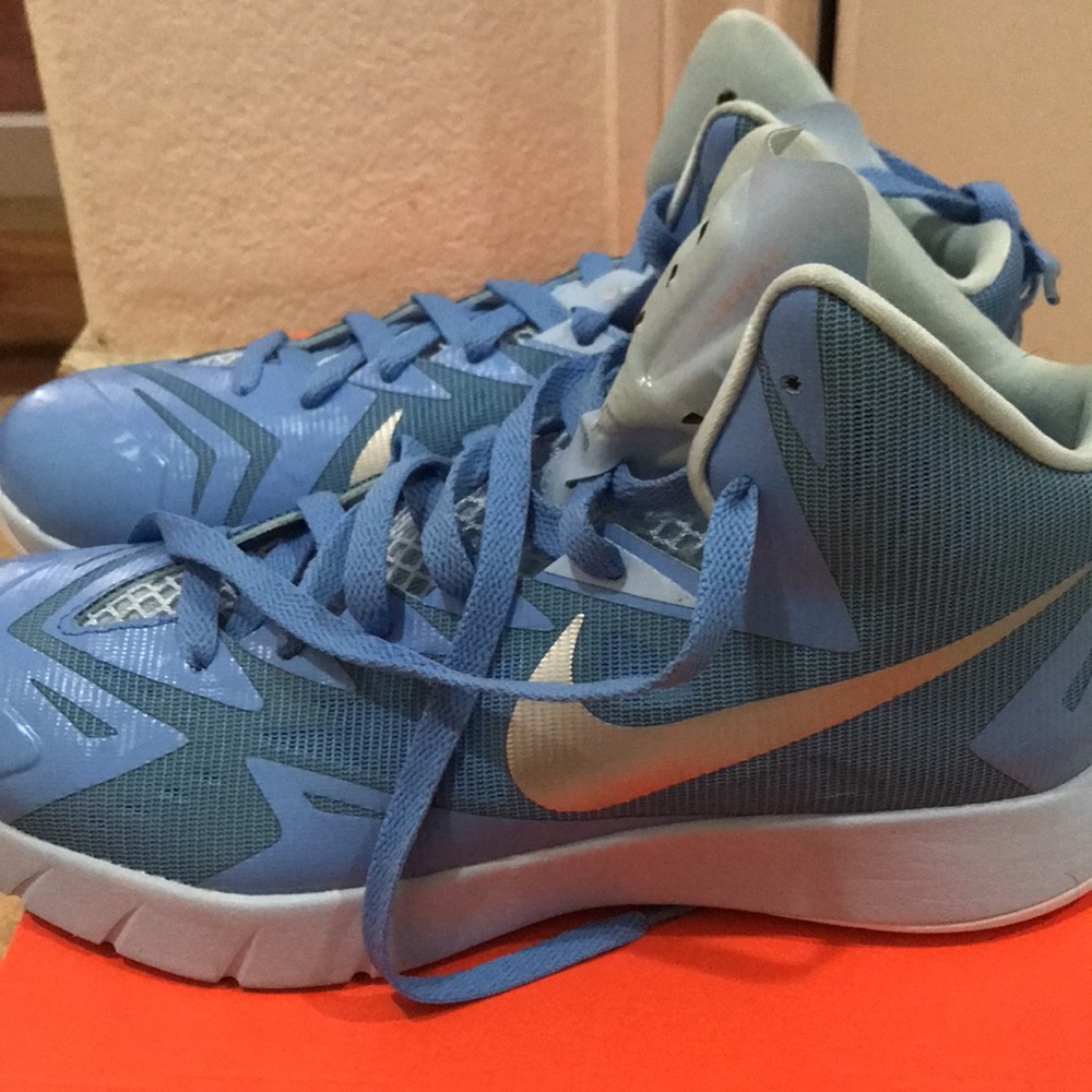 Nike - Picture 2 of 6